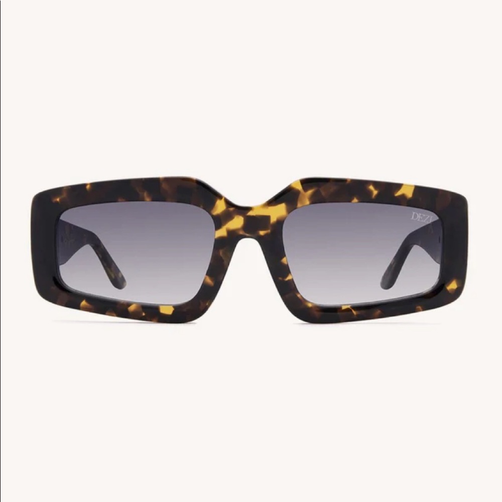 DEZI Read the Room Sunglasses